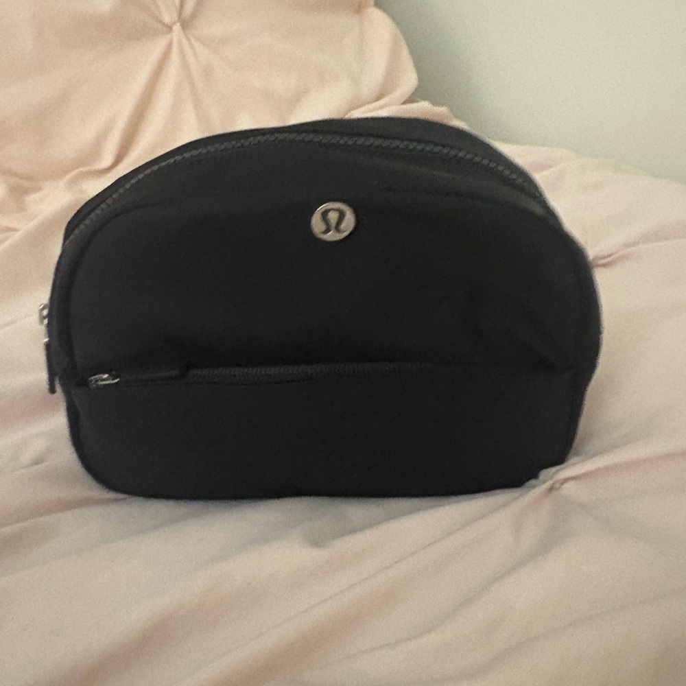 Lululemon City Essentials Pouch